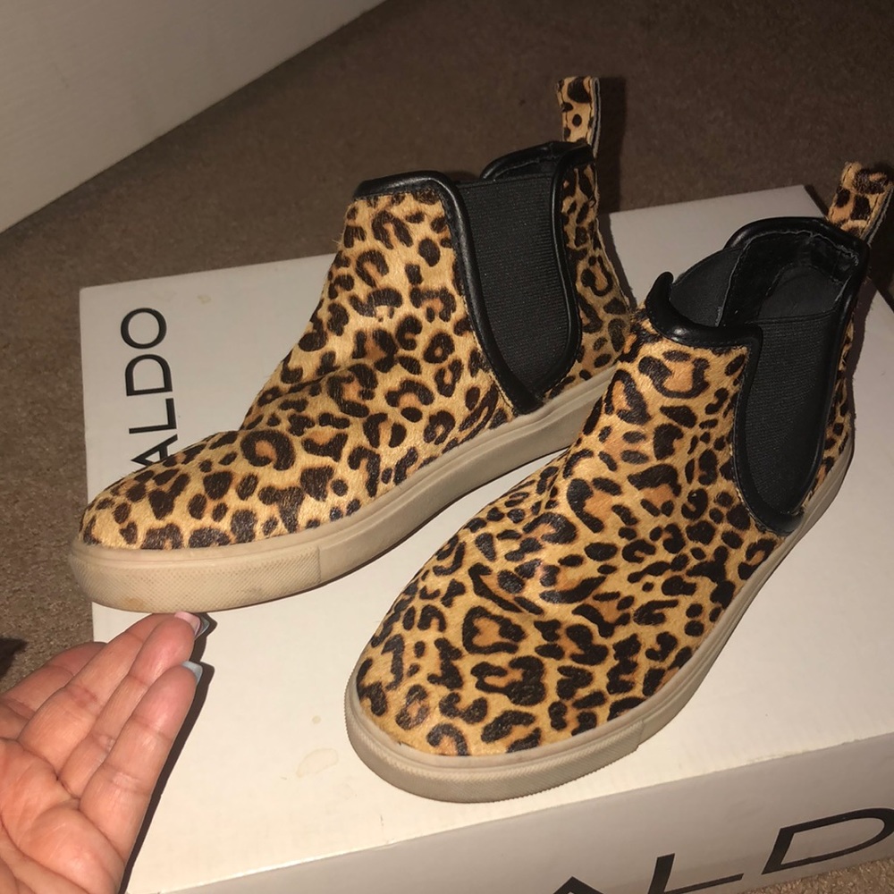 Steve Madden Size 6 Leopard Print Sneakers
